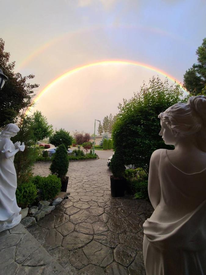 Villa Bellissimo Frantalia - La Galleriseum Versaliere Kelowna Kültér fotó